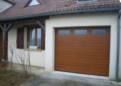 PORTE DE GARAGE SECTIONNELLE AVEC HUBLOTS