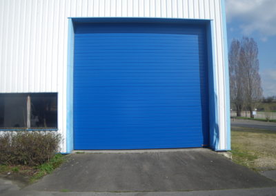 PORTE SECTIONNELLE INDUSTRIELLE BLEUE