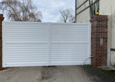 Portail battant 2 vantaux type Sirius forme haute droite